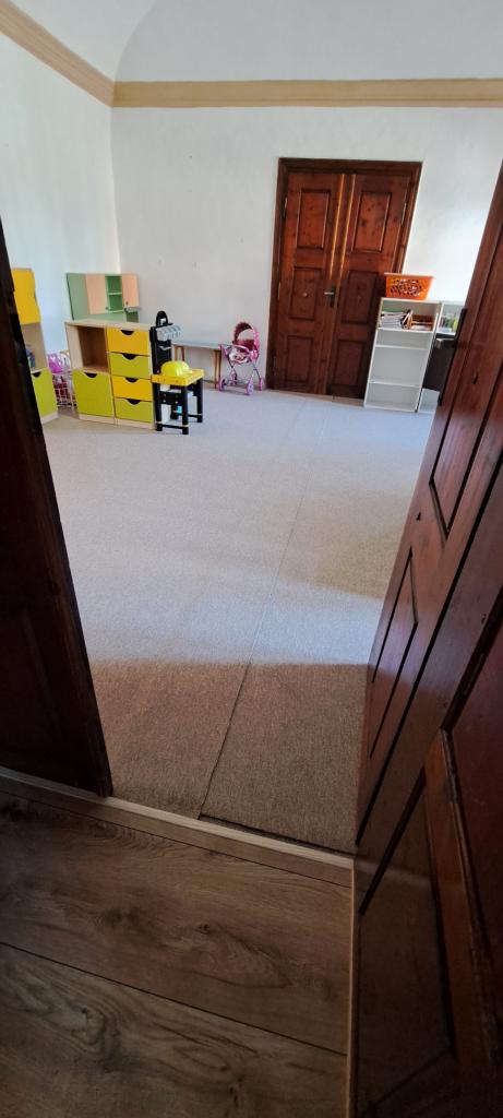 nový koberec v&nbsp;malej triede